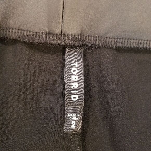 Torrid Women Plus Full Length Signature Waist Faux Leather Legging Size 2X Black - Picture 5 of 6